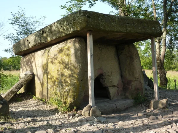Ancient megalith dolmen. Located in Rossi near Gelendzhik. — Stock Photo, Image