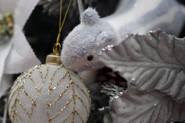 Noel oyuncakları, oyuncak bebekler ve hayvanlar. Çocuklar için Noel hediyeleri.