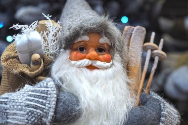 Yeni yıl kartı. Hediyeli mutlu Noel Baba.