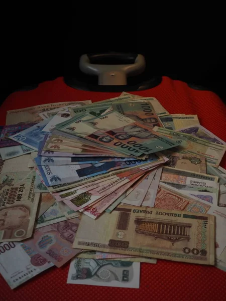 De l'argent du monde entier. Monnaie étrangère. — Photo