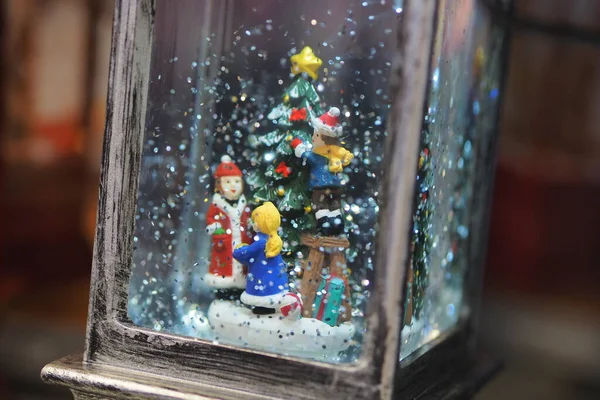 Snow souvenir, Christmas decoration with falling snow. — Stock Photo, Image