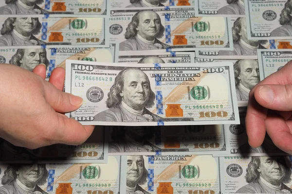 Der amerikanische Dollar, der Hintergrund der amerikanischen Hundert-Dollar-Banknoten. Benjamin Franklin — Stockfoto