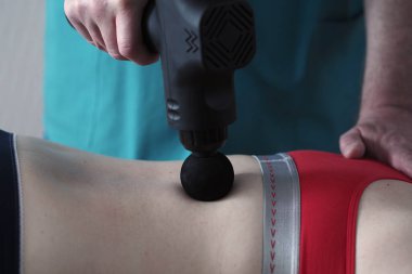 Donanım sırt masajı, perküsyon masajı.