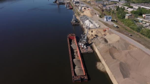 Harbor Crane Unloads Sand Barge Loading Unloading Operations River Aerial — Stock Video