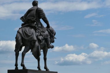 Nizhny Novgorod, Rusya, 08.05.2021. Volga ve Oka nehirlerinin birleştiği Strelka 'daki Katedral' de Alexander Nevsky anıtı. - Evet. Yüksek kalite fotoğraf