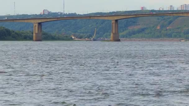 Gran Río Oka Verano Puente Transporte Sobre Río Imágenes Alta — Vídeo de stock