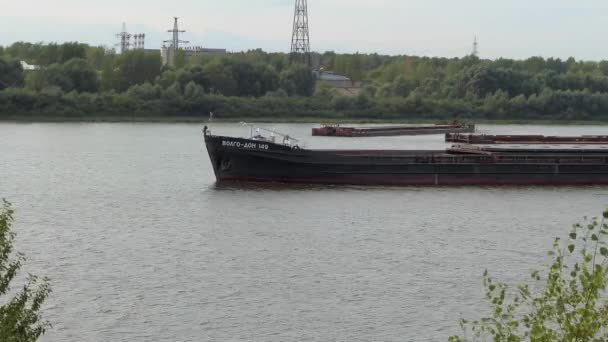 Nijni Novgorod Rusia Râul Oka 2021 Remorcă Barjă Marfă Merge — Videoclip de stoc