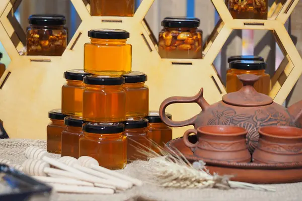 Natuurhoning Potten Een Prachtige Vitrine Voor Verkoop Van Natuurhoning Hoge — Stockfoto