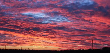 Bulutlar renkli günbatımı.