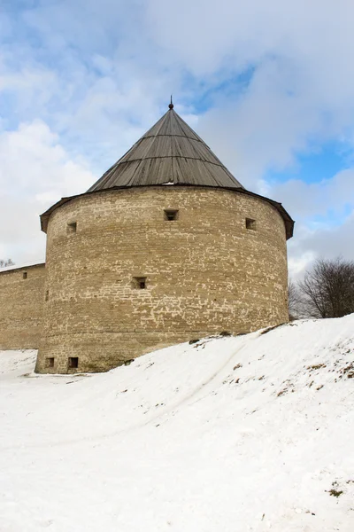 Pevnost tower s špičaté střechy. — Stock fotografie