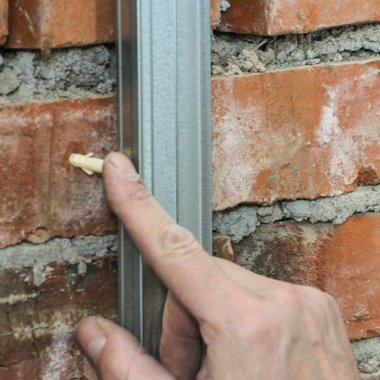 Çapa deliğe yüklemek.