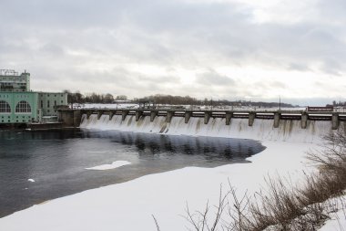 Nehirde Volkhov Barajı.