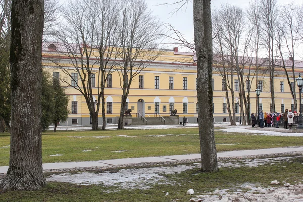 O território de lugar oficial de edifício do Novgorod Kremlin . — Fotografia de Stock