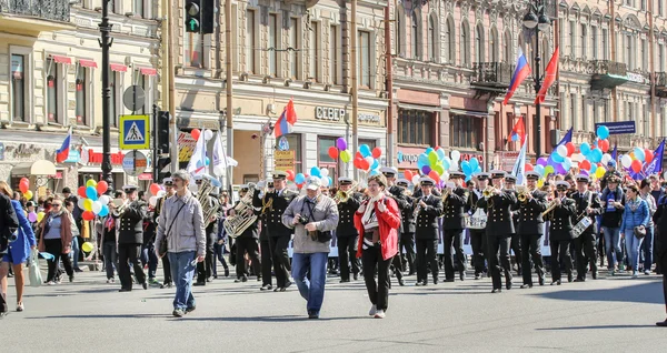 Orkestra Angkatan Laut dalam demonstrasi meriah . — Stok Foto