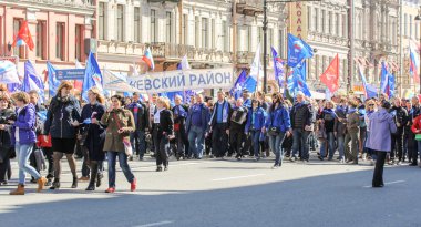 İnsan Nevsky bölgesine bir sütun.