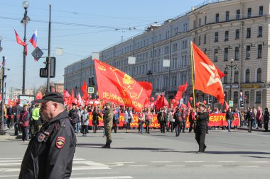 Lenin Komsomol'un kırmızı bayrakları.