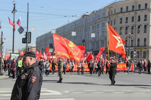 Las banderas rojas de Lenin Komsomol . — Foto de Stock