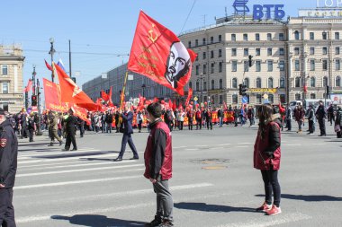 Afiş Lenin Komsomol ve Komünist Partisi grubu.