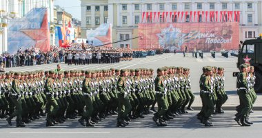 Askerler ince saflarına.