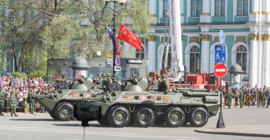 Zırhlı araçlarda şehir zafer günü.