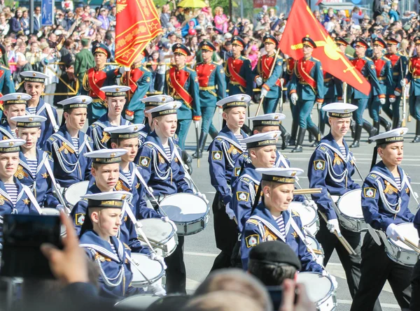 Курсанты корпуса морской пехоты на марше . — стоковое фото