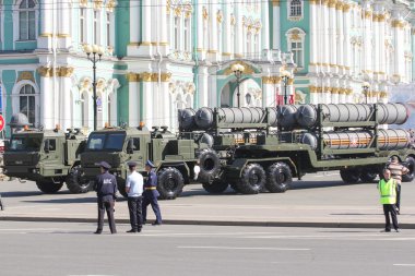Askeri roketatar stratejik kış Palace yakınındaki oteller.