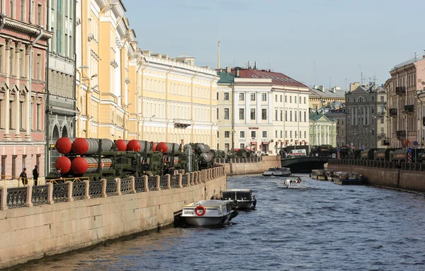 Emb Griboedov przed paradą 9 maja. — Zdjęcie stockowe