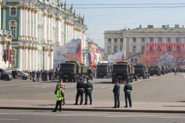 Bölümü çok fonksiyonlu askeri kamyon obüs ile.