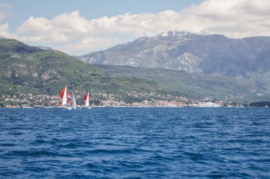 tekne ile deniz manzarası.