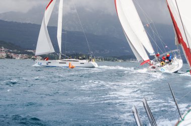 Dönüş girerek yelkenli.