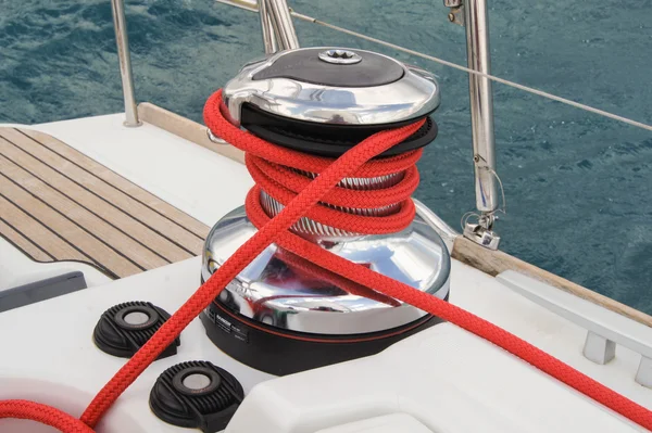 Sarmal kırmızı ip.