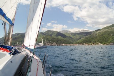 Yat almak için gidiyor.