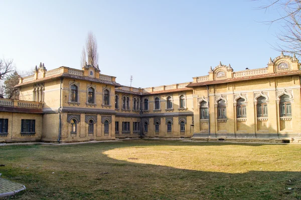 Casa con hermosas fachadas . — Foto de Stock