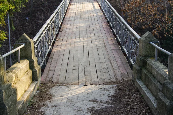 Old suspension bridge. — Stock Photo, Image