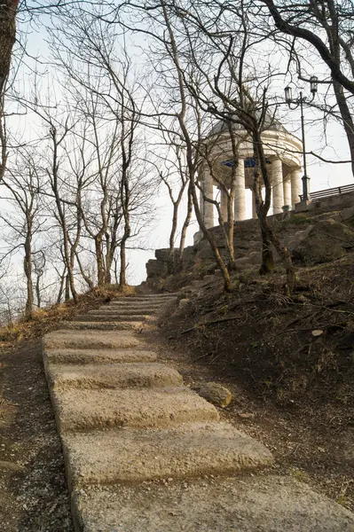 Climbing to the pavilion on the hill. — Stock Photo, Image