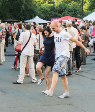 Genç insanlar için müzik dans.