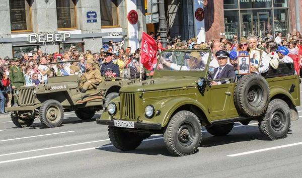 Sovyet ve Amerikan askeri makine.