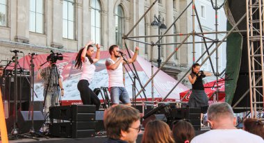 Profesyonel dans çift sahnede.