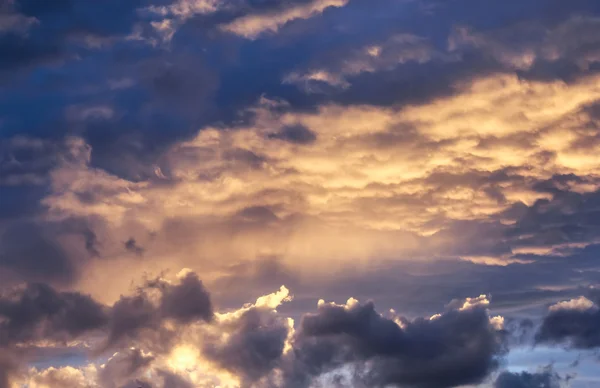 Evening clouds lighting. — Stock Photo, Image