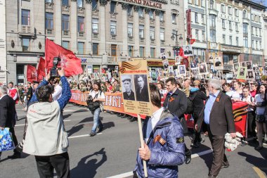Kişilik bir kalabalık ile sevdiklerinize portreleri.