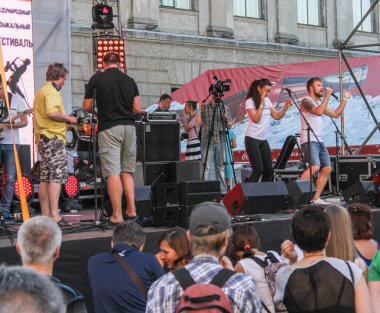 Olay yerine farklı insanlar.