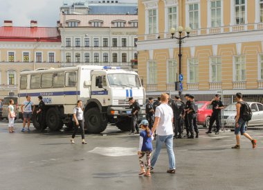 Özel kuvvetler asker sokaklarda.
