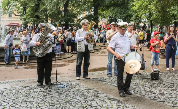 Улица духовой оркестр. — стоковое фото