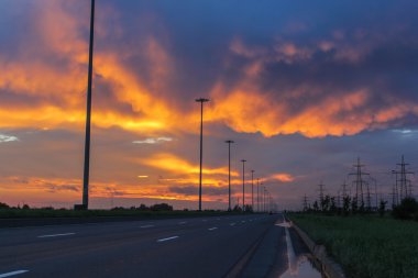 Sunset akşam karayolu.