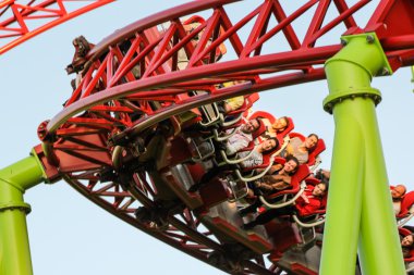 Döngü üzerinde sırayla insanlar.