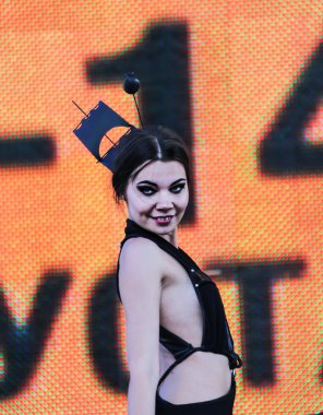 Sahne yakın çekim kız.