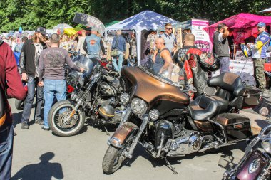 Motosiklet ve insanlar.