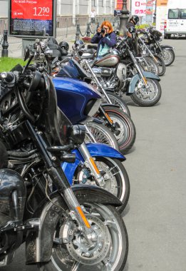 Bir satırda verilen motosiklet.