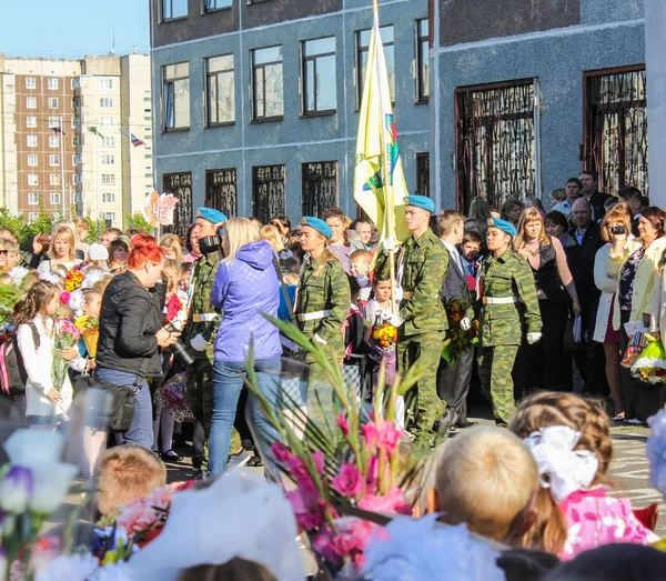 Pierwszego września Święto w szkole. — Zdjęcie stockowe