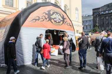 Tezgahtaki insanlar.